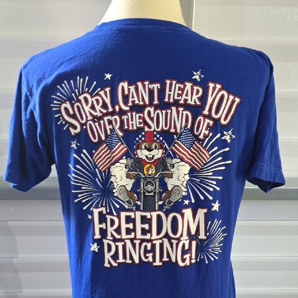 Buc-Ees Blue Graphic Tee with Patriotic‎ Design Size Medium